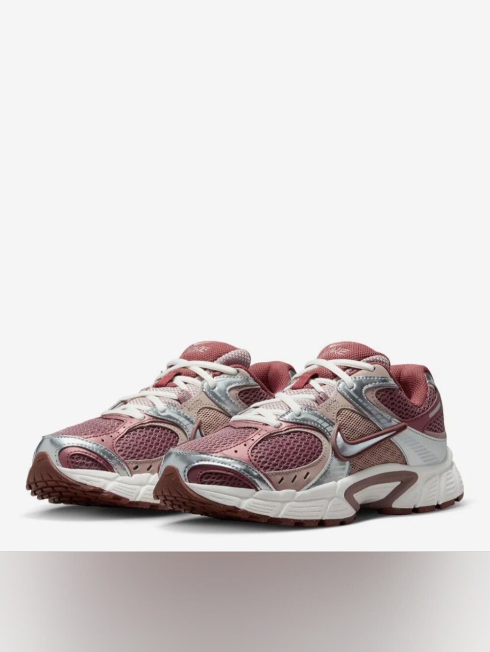 Gorgeous Nike V5 RNR Sneaker - Women's 7.5